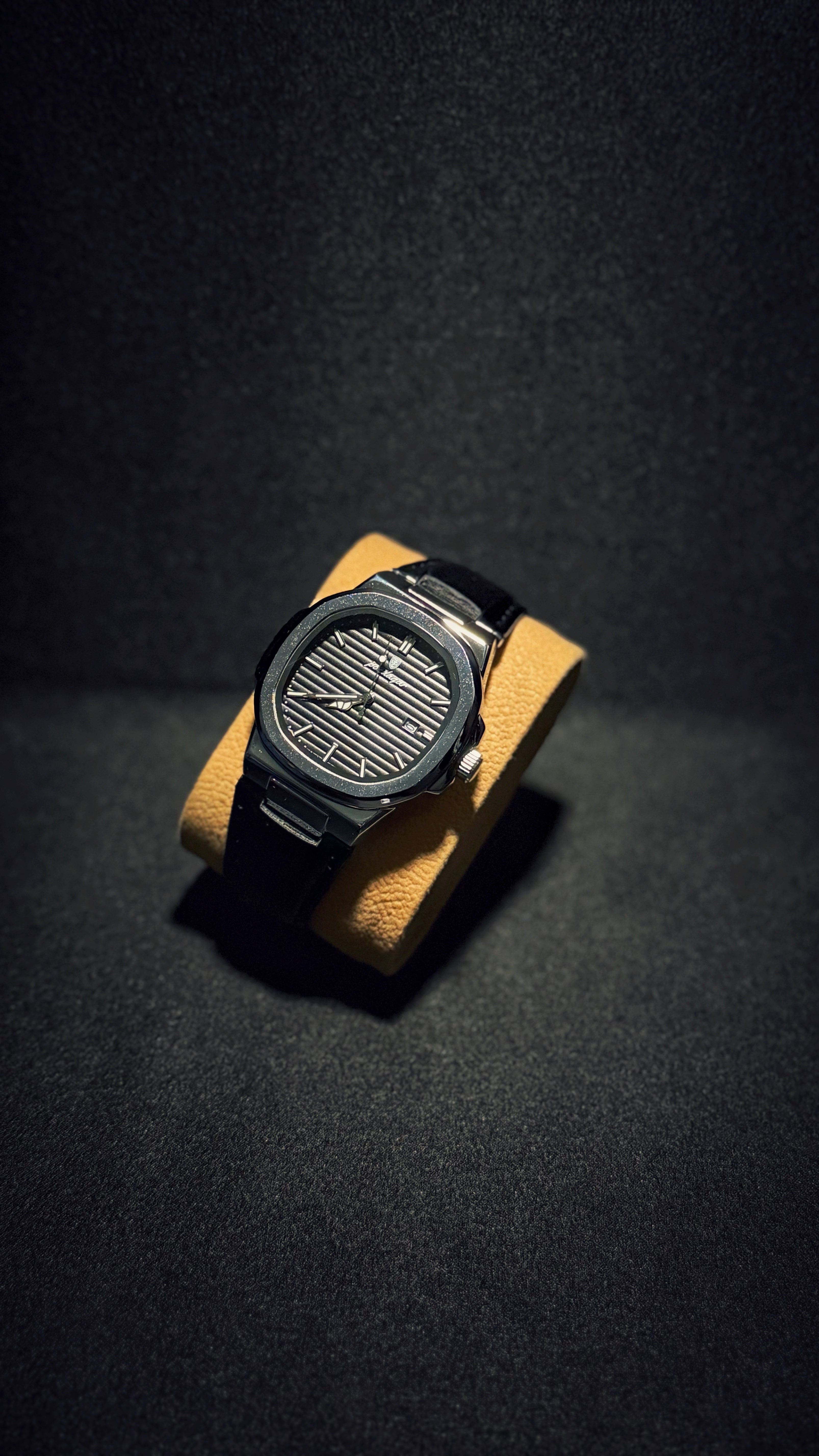 Reloj Poedagar Nautilus Cuero. Negro